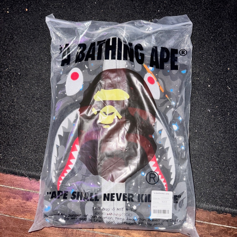 Bape hoodie glow in the dark size medium
